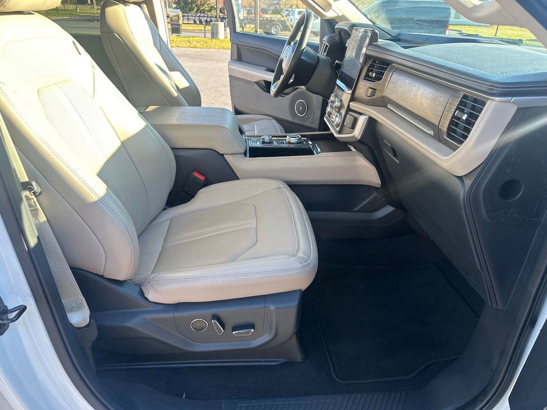 Used 2024 Ford Expedition Max Limited image 31