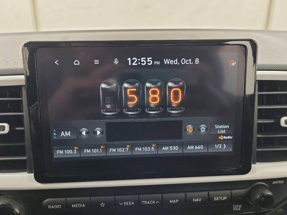 Used 2022 Hyundai Venue Limited image 25