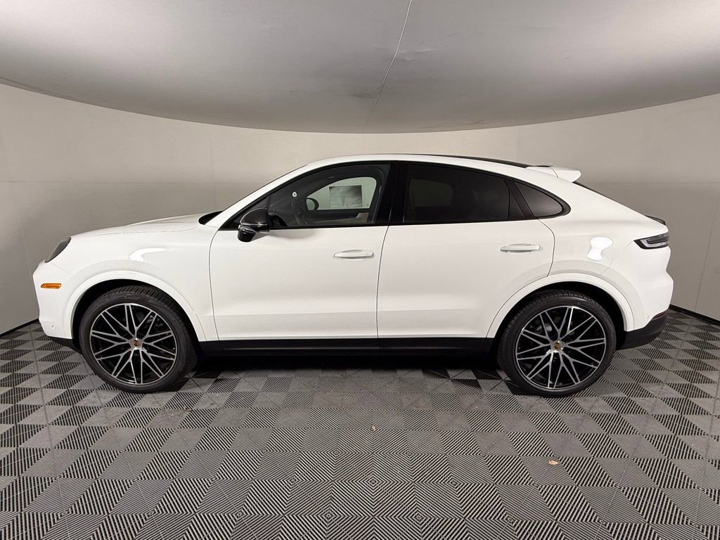 Certified 2025 Porsche Cayenne Coupe image 2