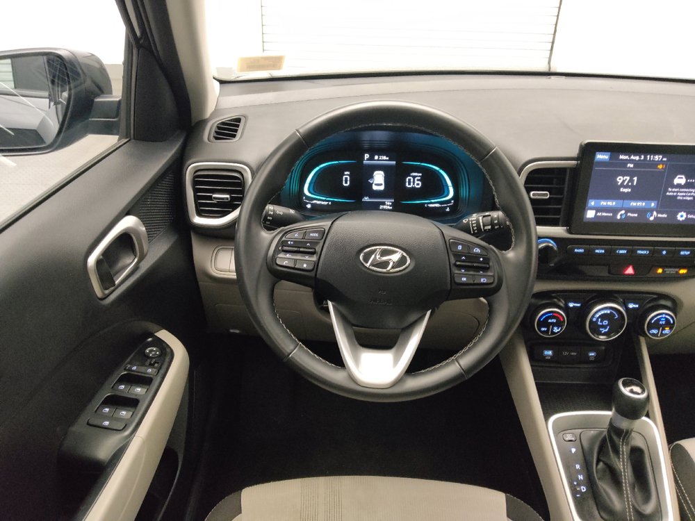 Used 2025 Hyundai Venue SEL FWD image 22