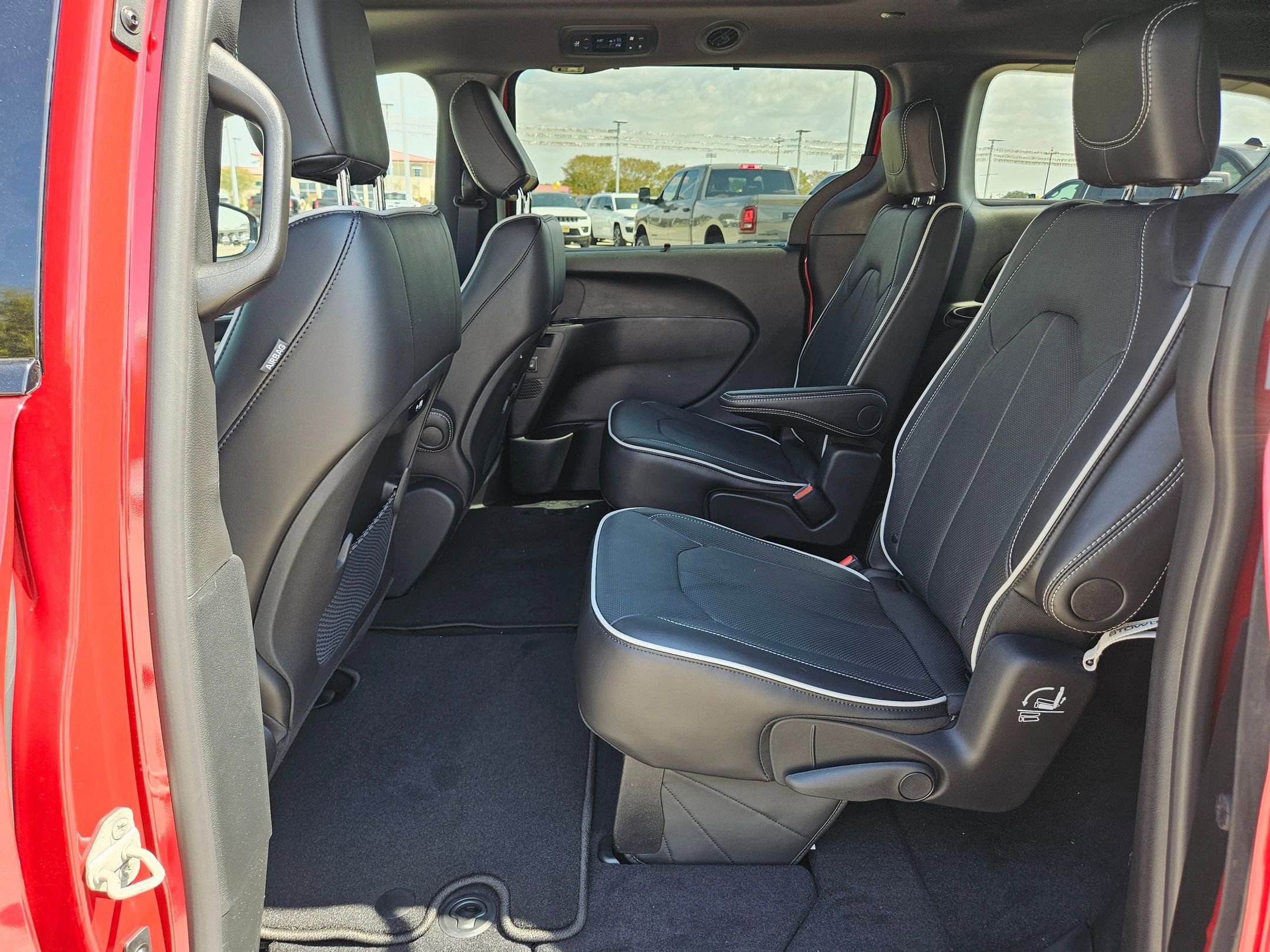 New 2026 Chrysler Pacifica Limited w/ S Appearance Package image 13