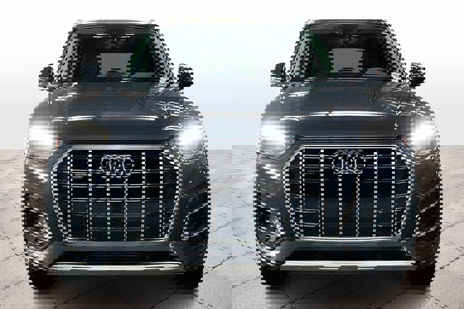 Used 2023 Audi Q5 2.0T Premium w/ Convenience Package image 3