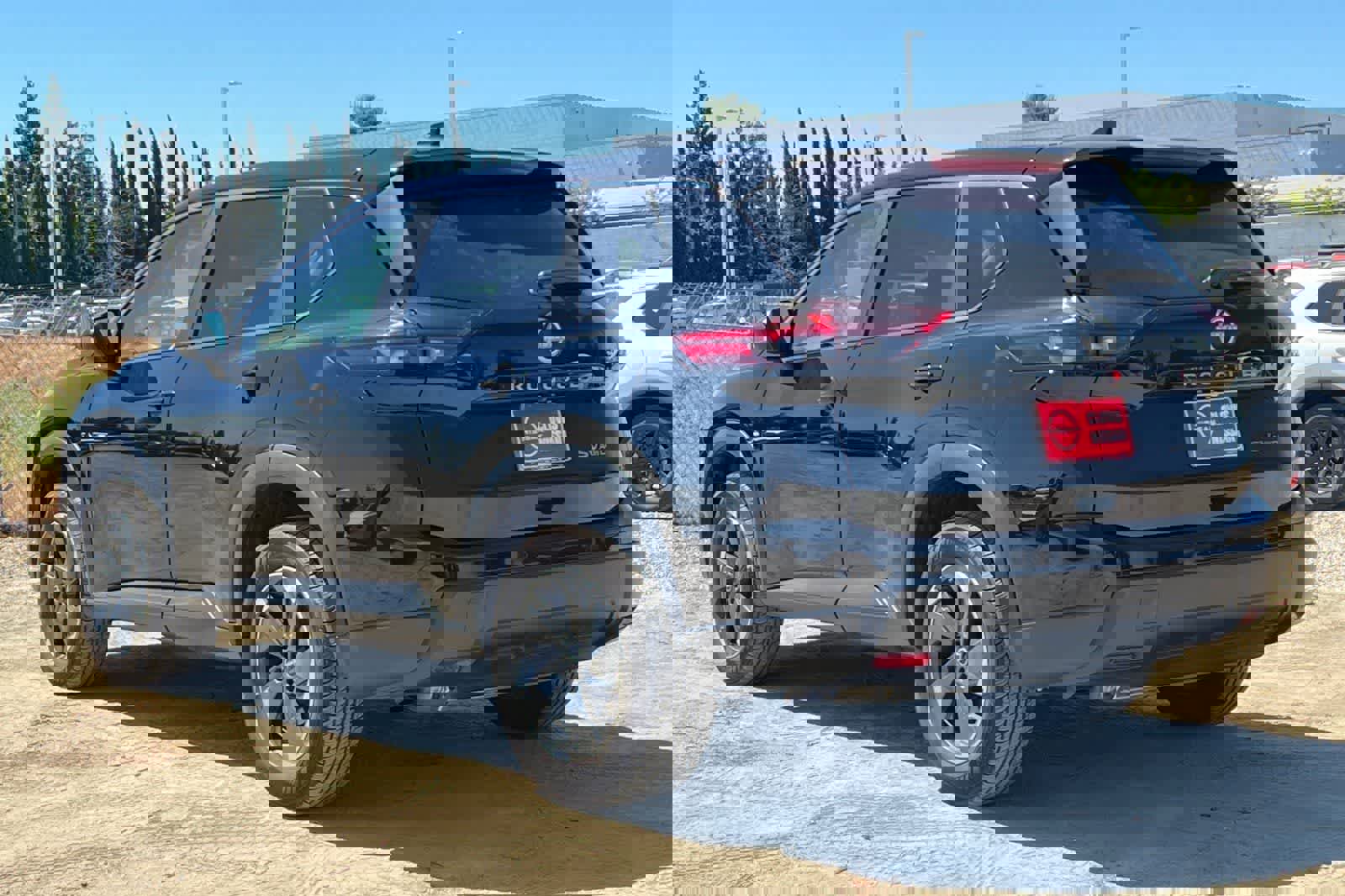 Used 2024 Nissan Rogue SV image 7