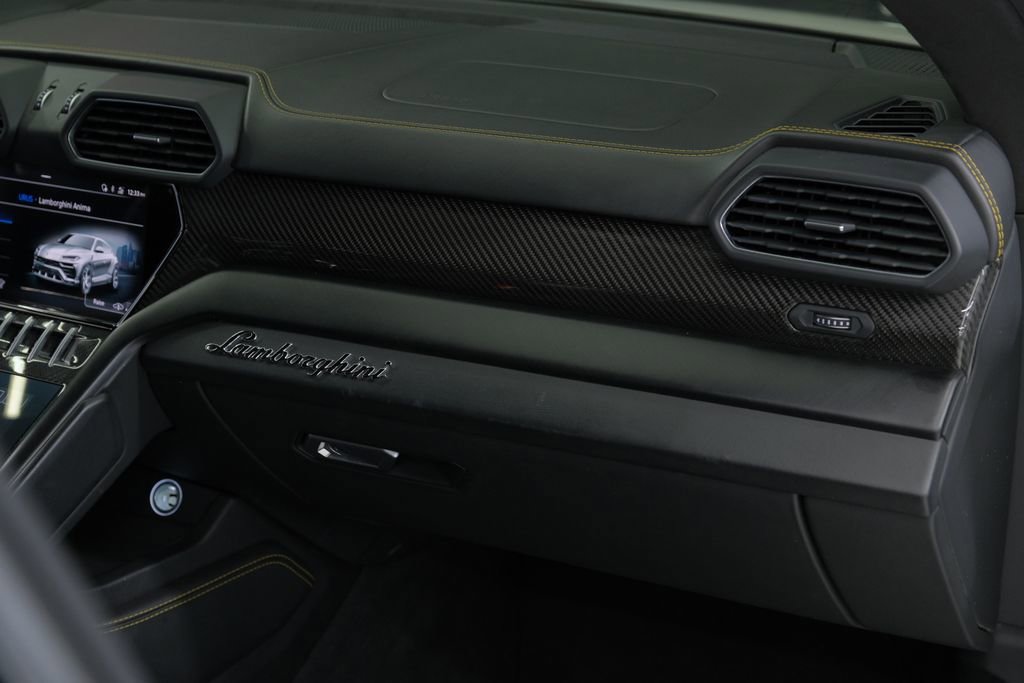 Used 2021 Lamborghini Urus image 47