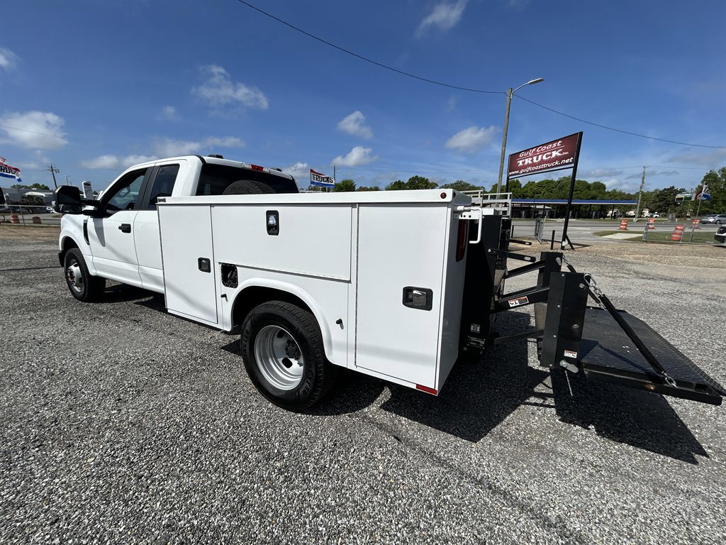 Used 2022 Ford F350 XL w/ Power Equipment Group RWD image 8