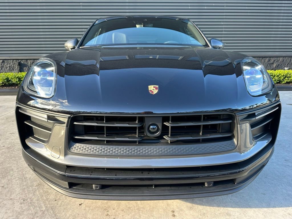 Certified 2025 Porsche Macan T image 8