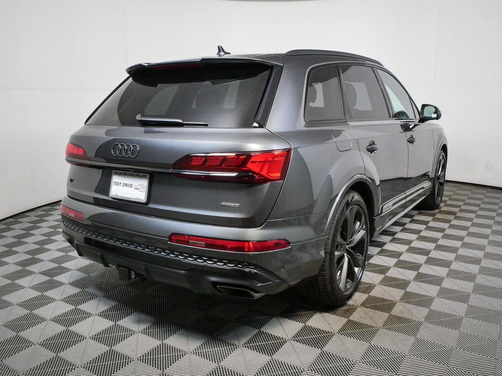 New 2026 Audi Q7 3.0T Prestige AWD/4WD image 3