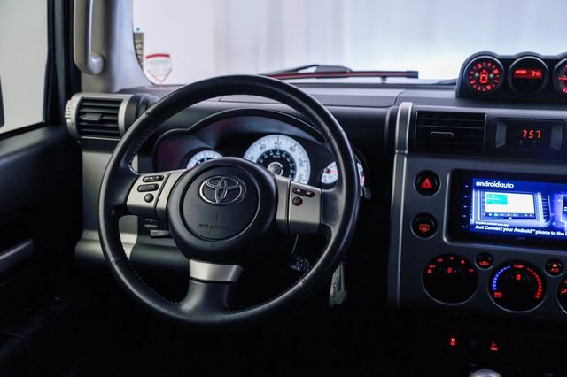 Used 2011 Toyota FJ Cruiser 4WD w/ Upgrade Pkg image 4