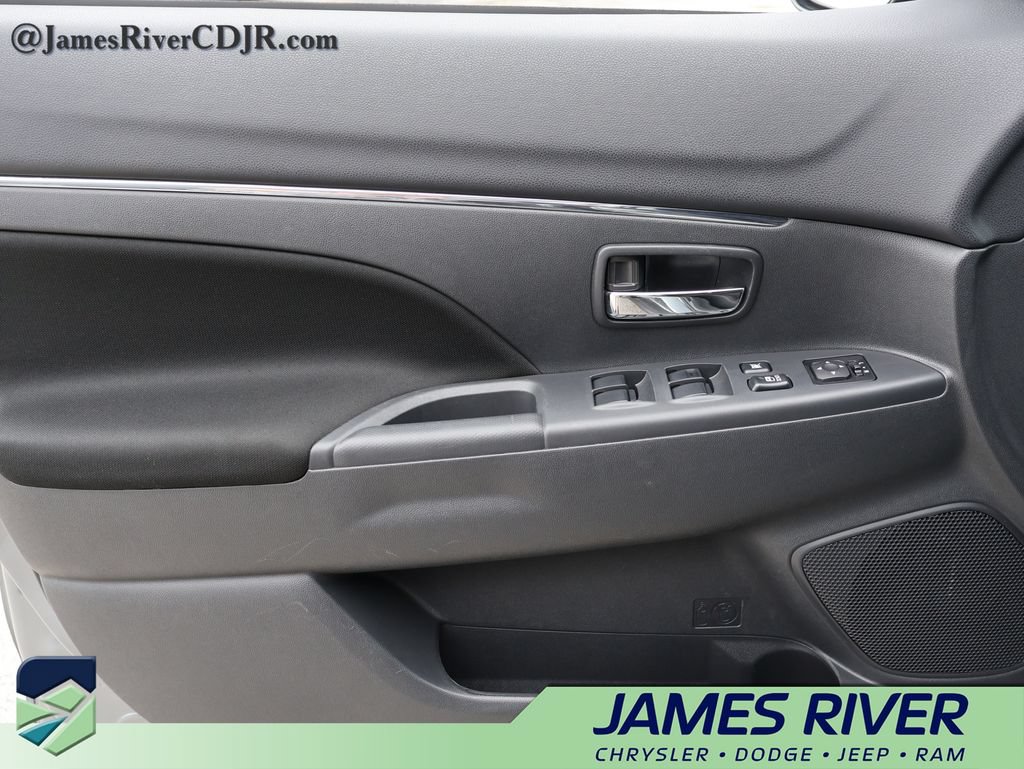 Used 2025 Mitsubishi Outlander Sport SE AWD/4WD image 21