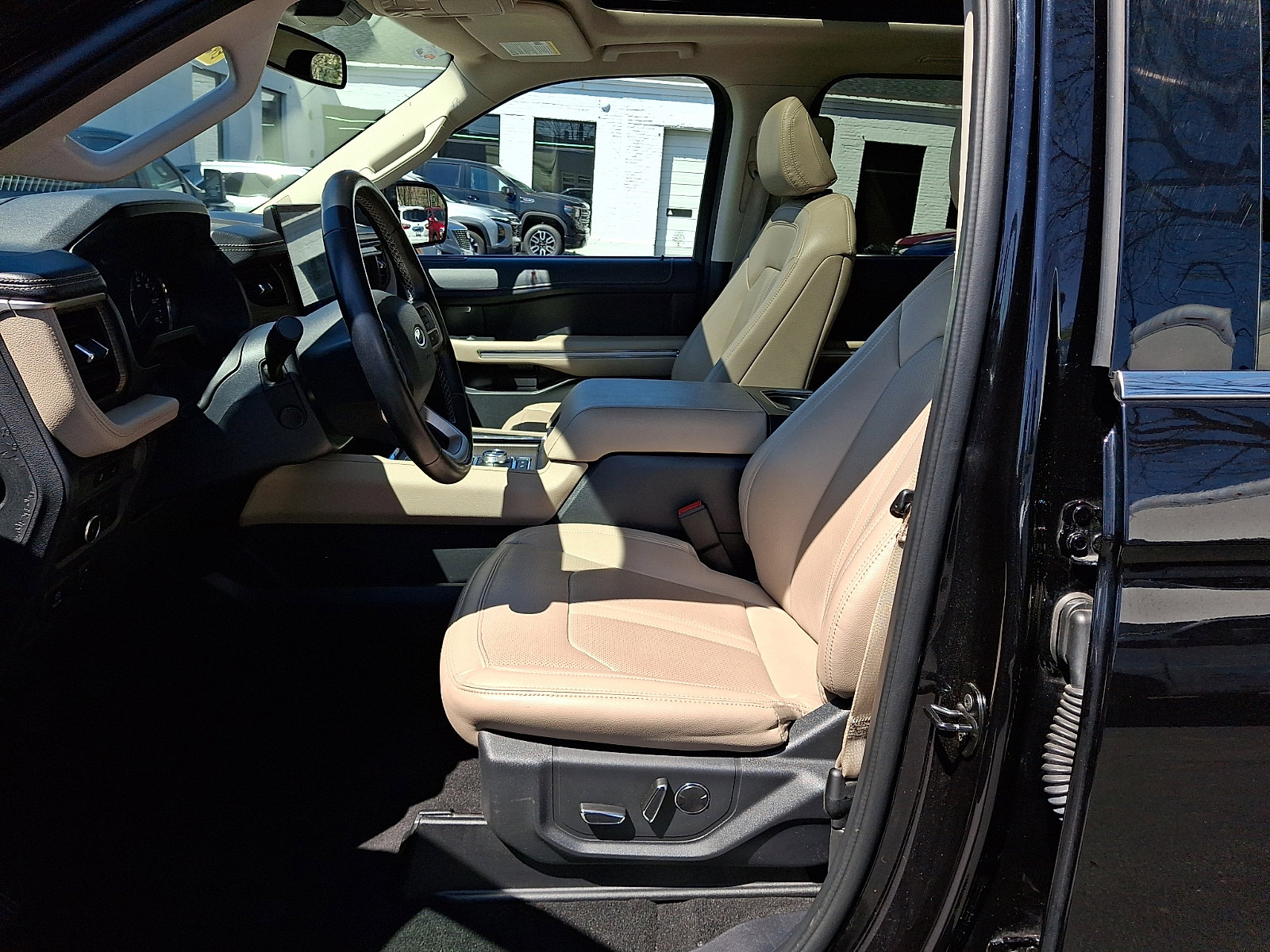 Used 2024 Ford Expedition Max Limited image 16