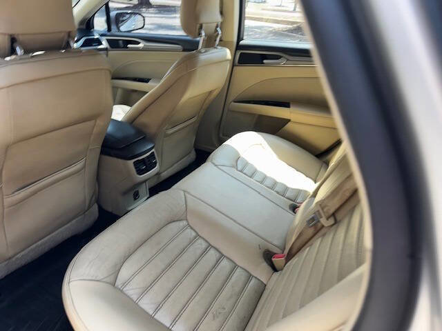 Used 2016 Ford Fusion SE image 27
