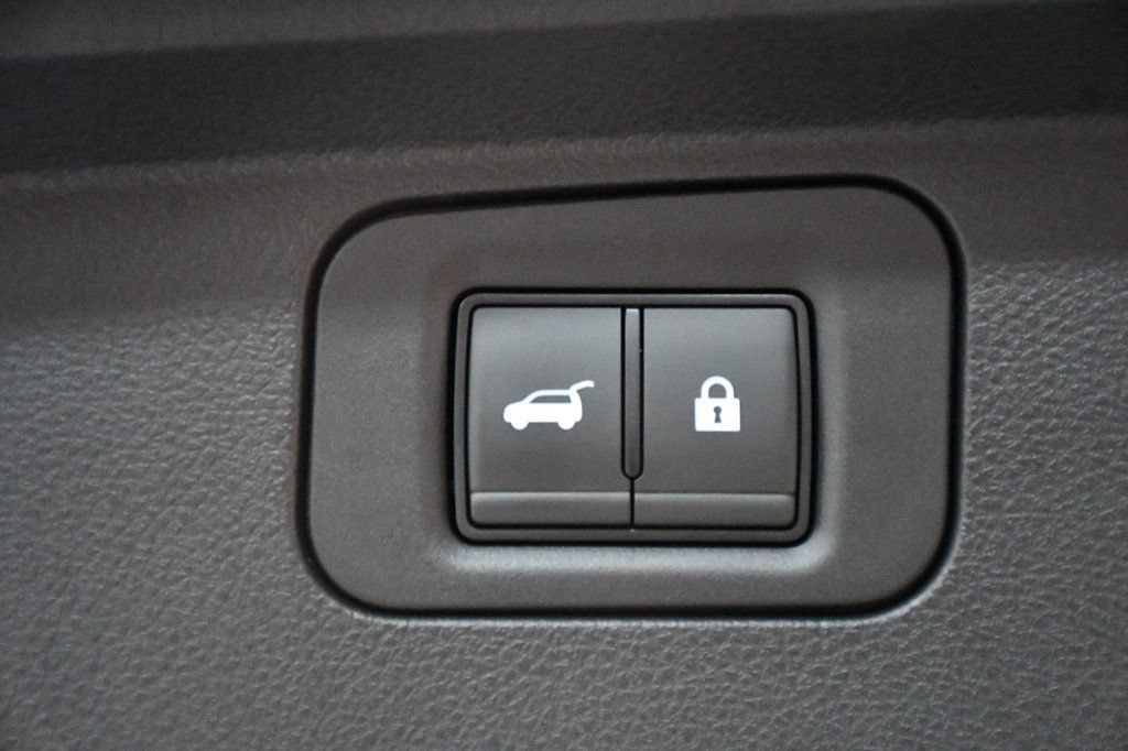 Used 2026 Nissan Armada PRO-4X w/ Captain's Chari Seat Package AWD/4WD image 81