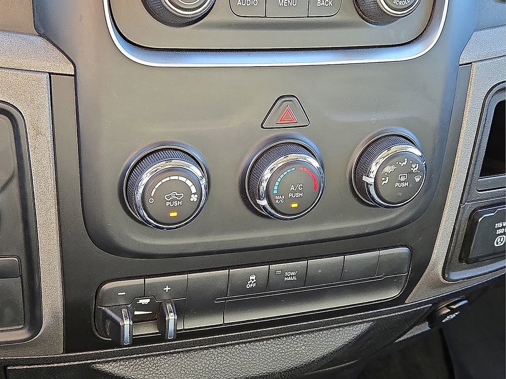 Used 2014 RAM 1500 4x4 Crew Cab w/ Exterior Appearance Group image 27