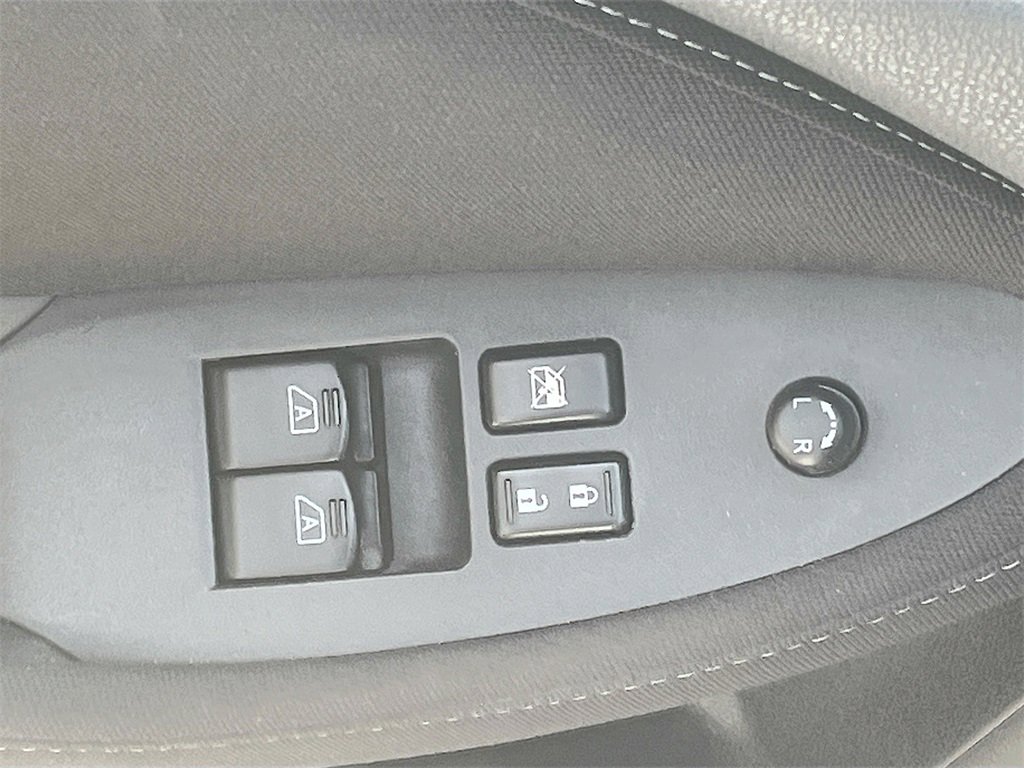 Used 2018 Nissan 370Z w/ Sport Package image 17