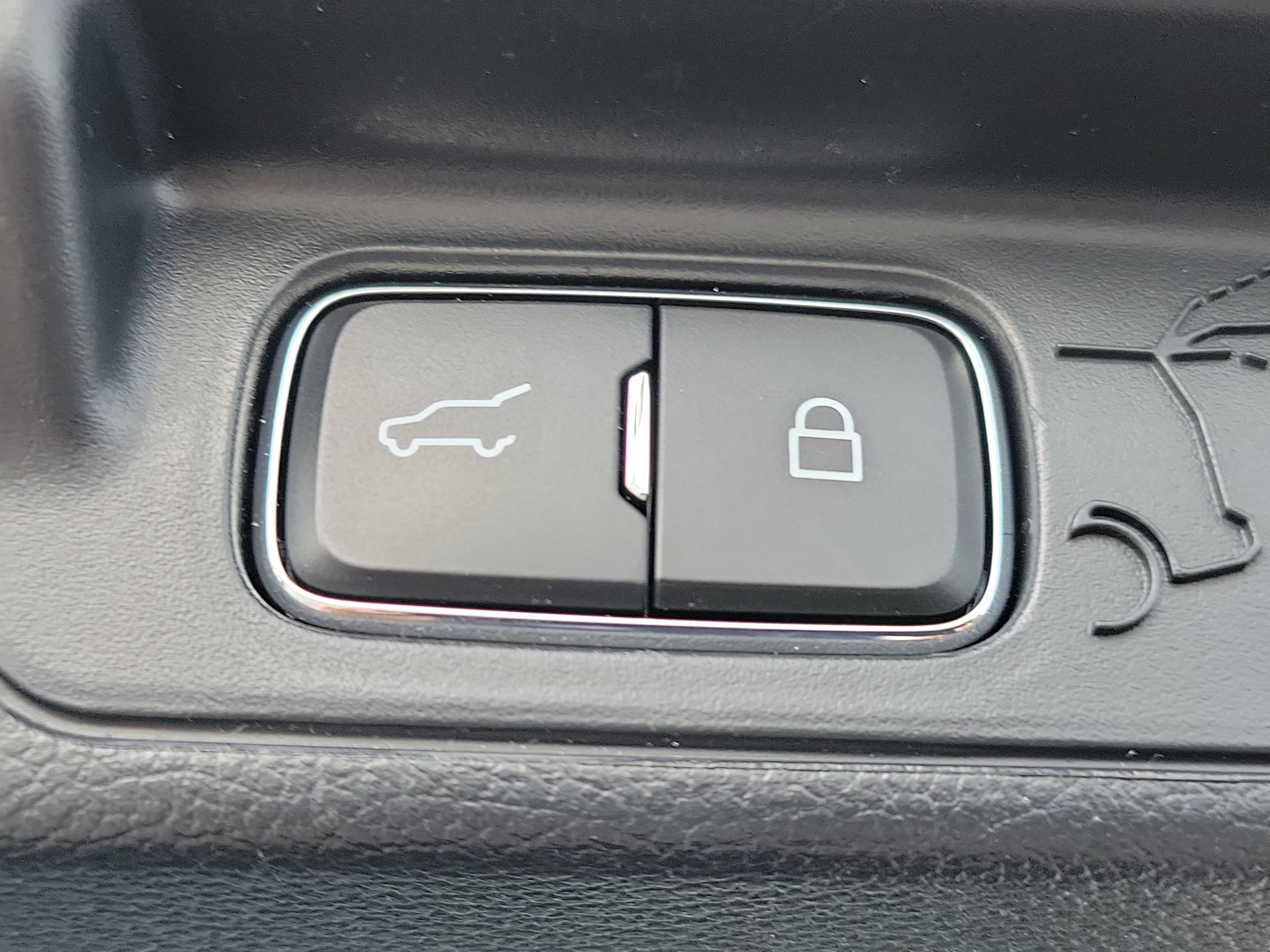 Used 2022 Ford Explorer Limited RWD image 10