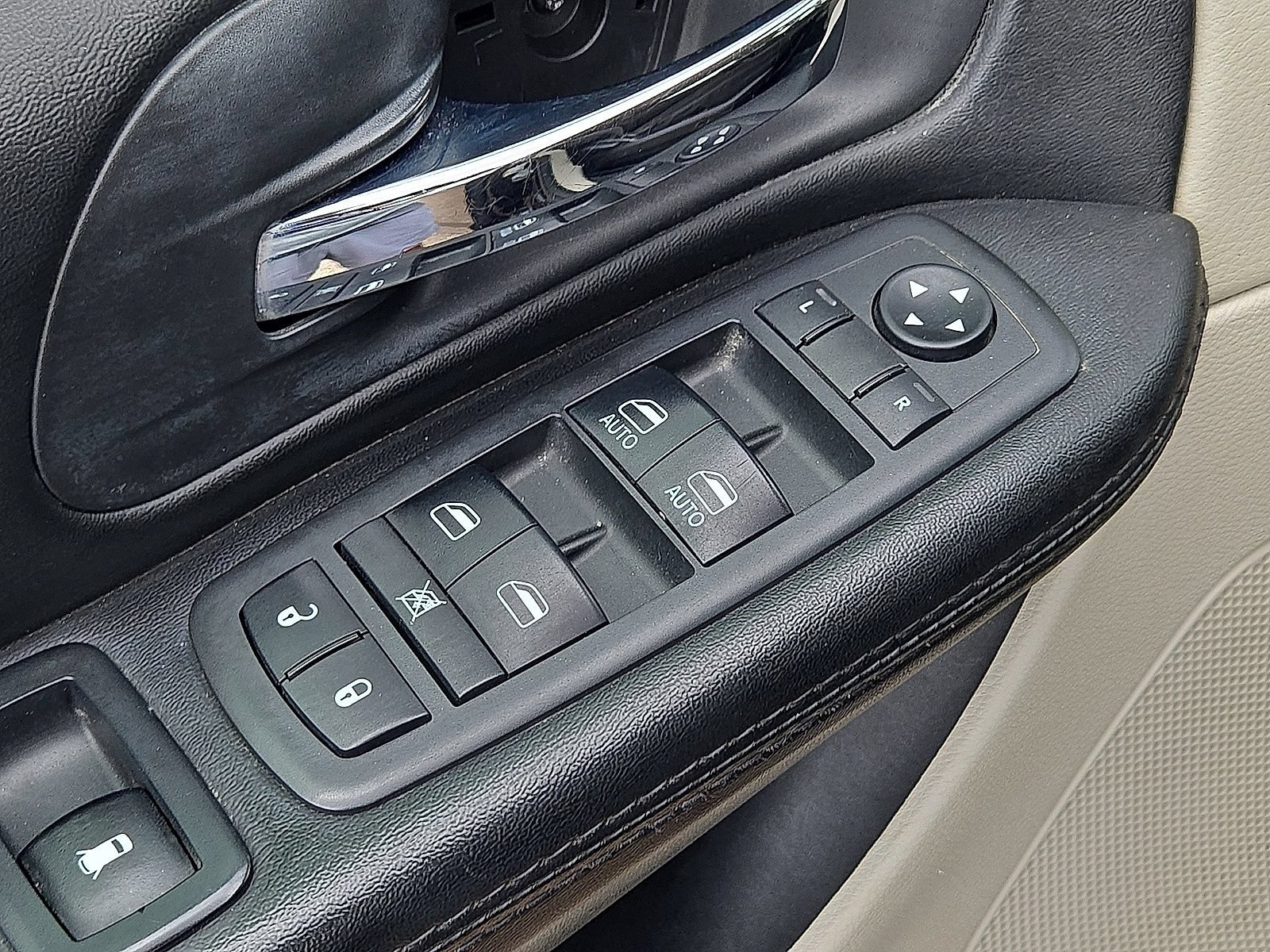 Used 2018 Dodge Grand Caravan SE w/ UConnect Hands-Free Group FWD image 17