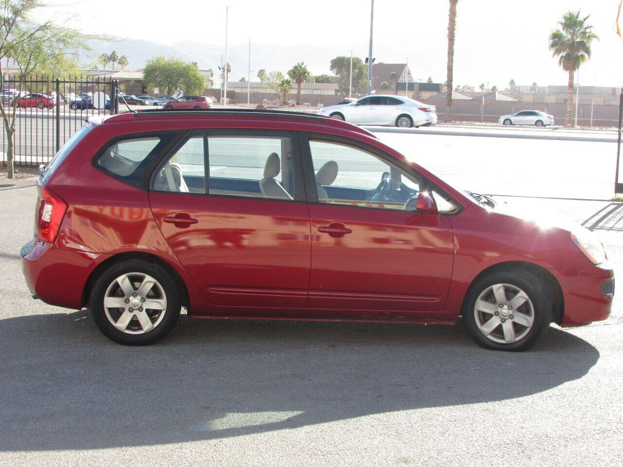 Used 2007 Kia Rondo LX w/ Convenience Pkg FWD image 11