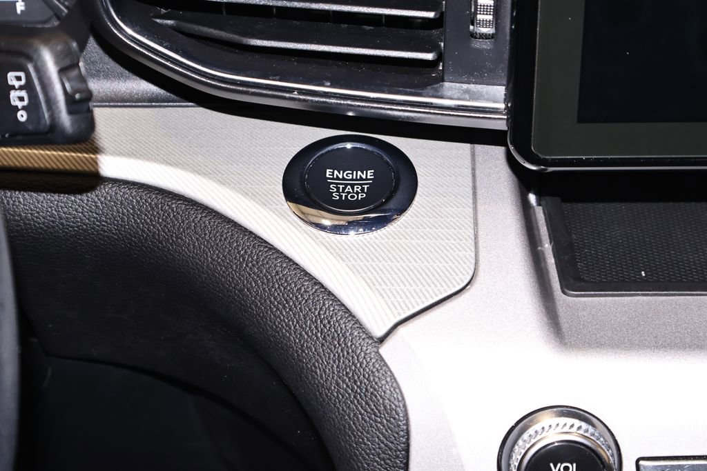 Certified 2023 Ford Explorer XLT w/ Equipment Group 202A image 27