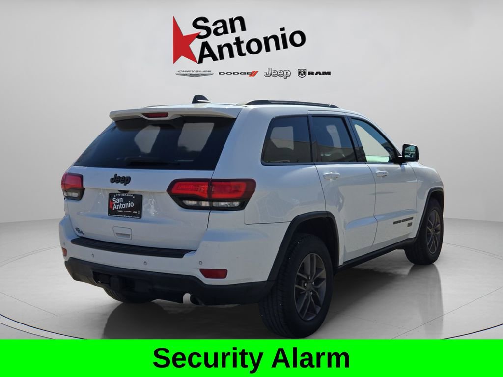 Used 2016 Jeep Grand Cherokee Laredo 75th Anniversary image 8