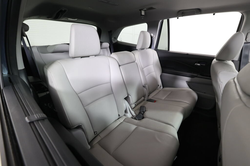 Used 2016 Honda Pilot Touring image 23