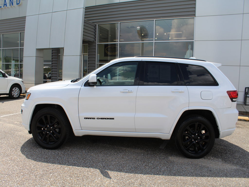 Used 2019 Jeep Grand Cherokee Altitude AWD/4WD image 8