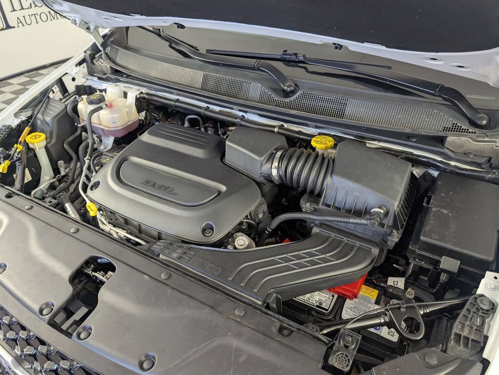 Used 2025 Chrysler Pacifica Select FWD image 35