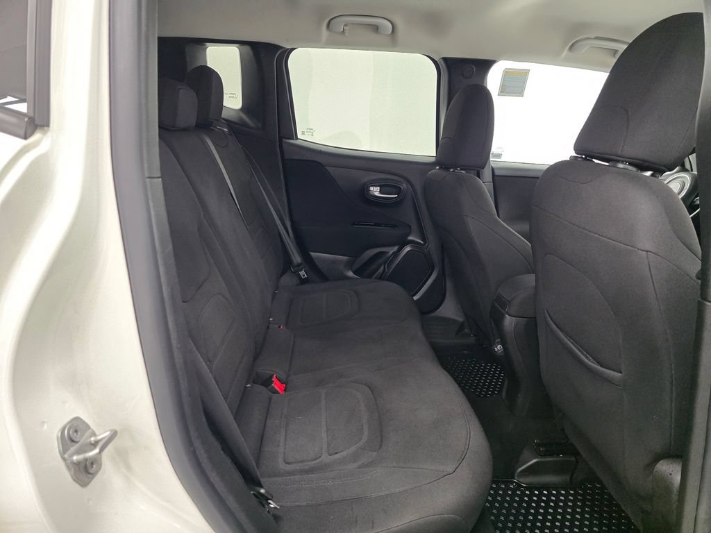 Used 2020 Jeep Renegade Latitude w/ Cold Weather Group AWD/4WD image 15