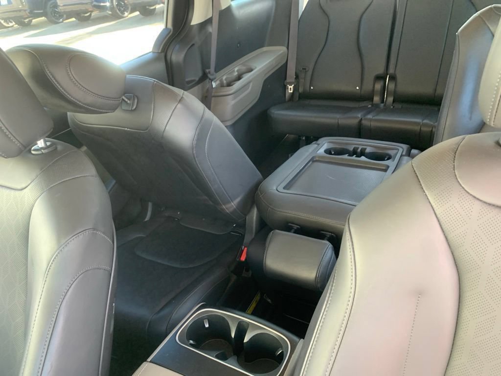 Certified 2026 Kia Carnival LXS FWD image 11