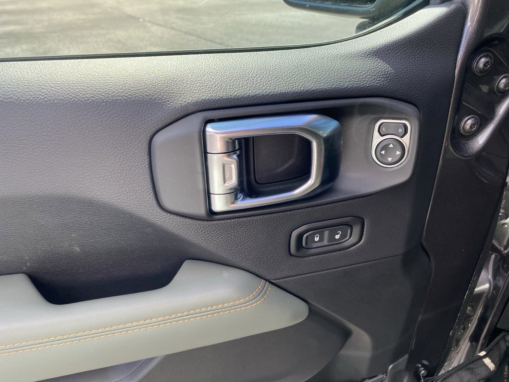 New 2025 Jeep Gladiator Mojave w/ Convenience Group image 19