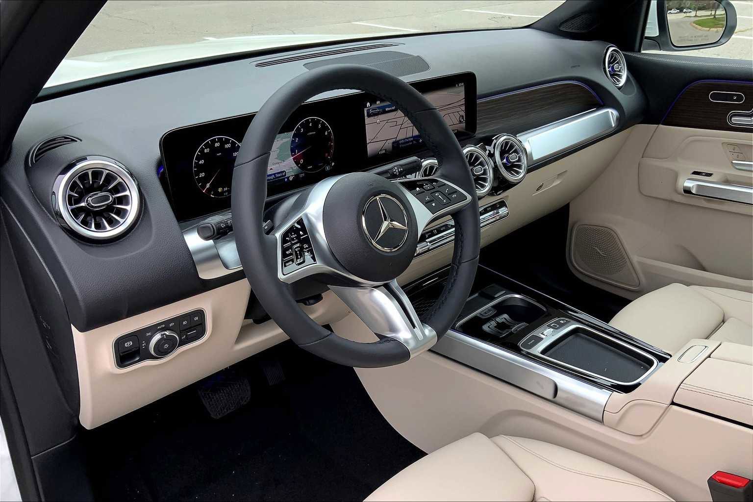New 2025 Mercedes-Benz GLB 250 4MATIC image 9