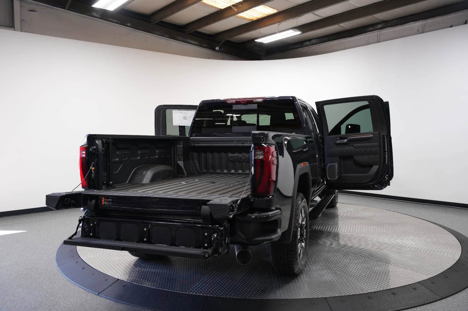 New 2025 GMC Sierra 2500 Denali w/ Denali Reserve Package image 14