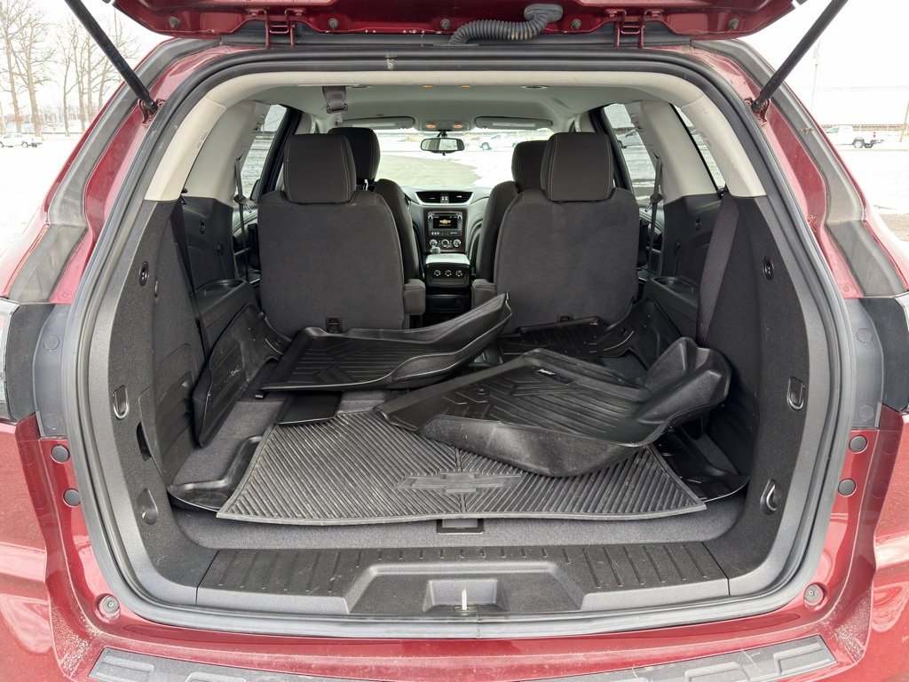 Used 2017 Chevrolet Traverse LT w/ Style and Technology Package image 3