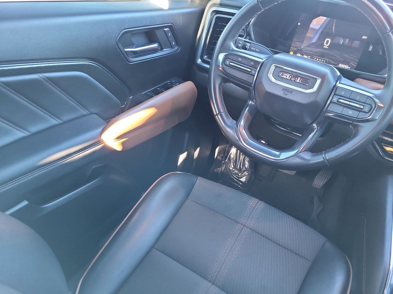 Used 2023 GMC Canyon AT4 image 15