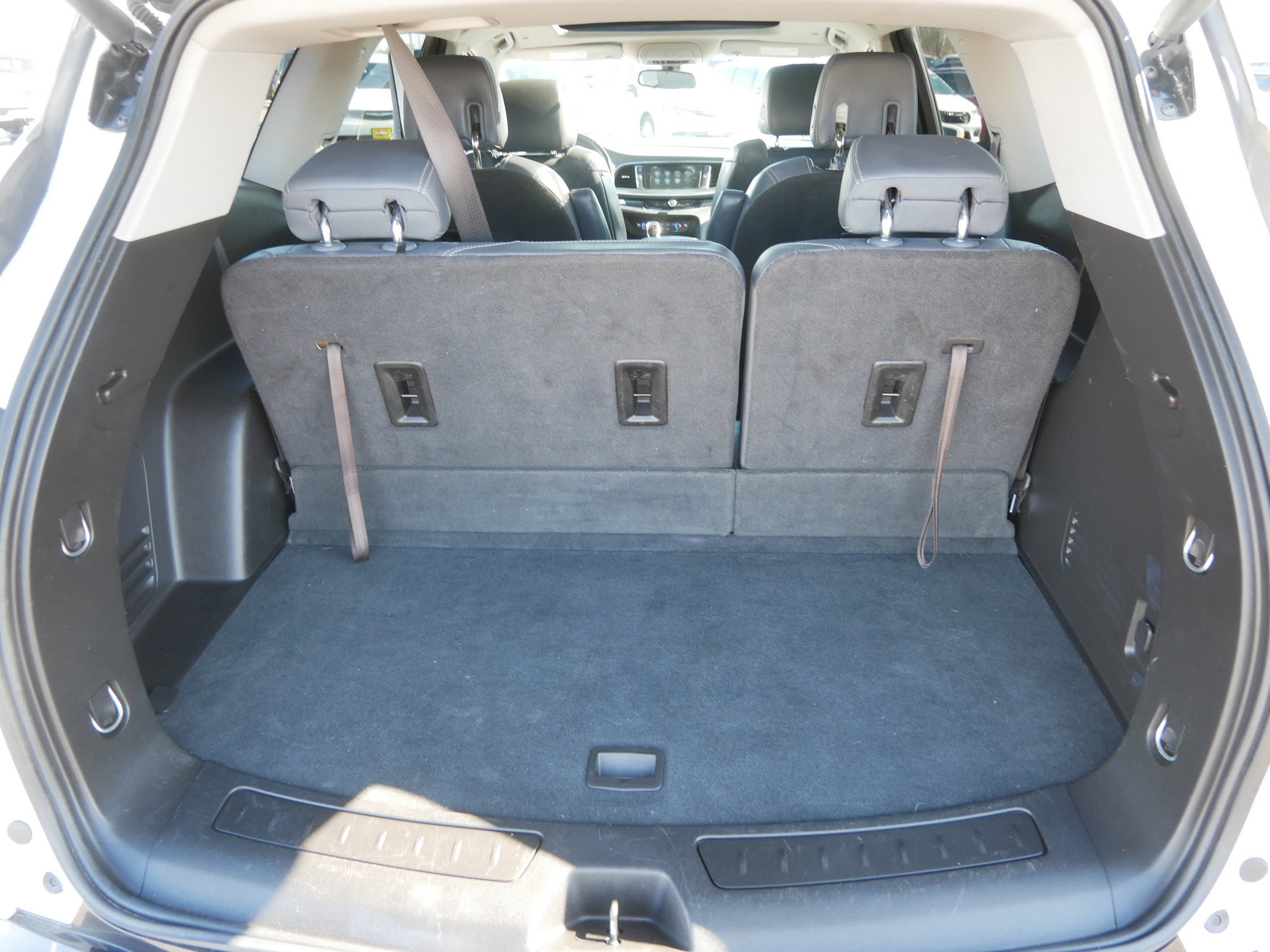 Used 2018 Buick Enclave Essence image 18