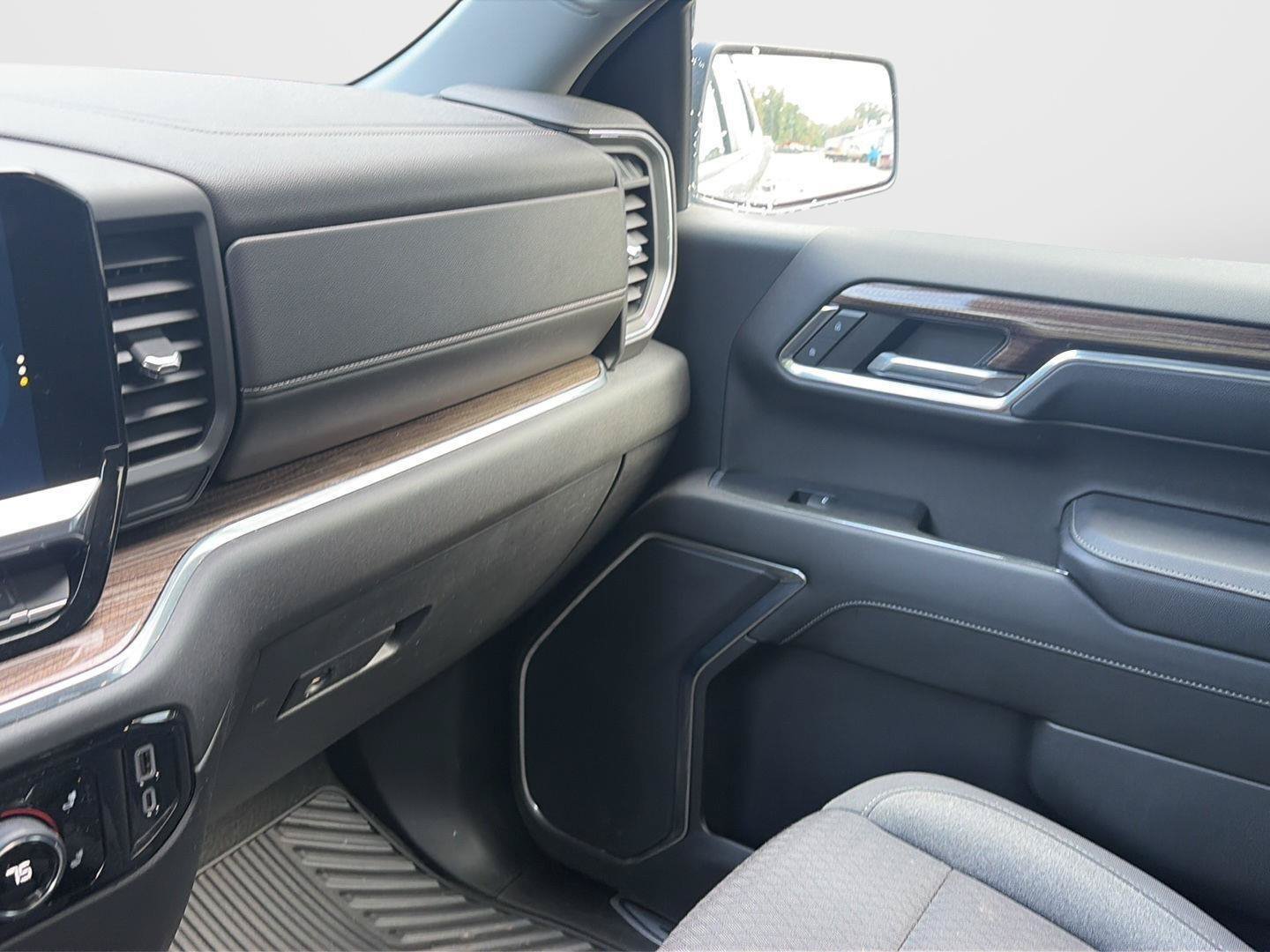 Used 2023 Chevrolet Silverado 1500 LT AWD/4WD image 21