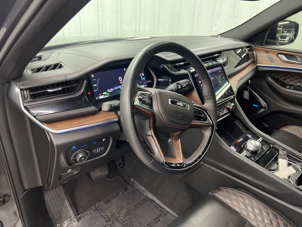 Used 2023 Jeep Grand Cherokee Summit w/ Luxury Tech Group V image 16