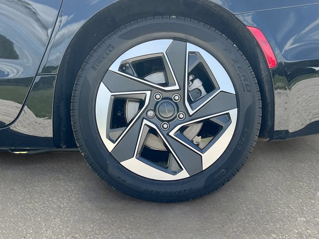 New 2027 Chrysler Pacifica Limited FWD image 33