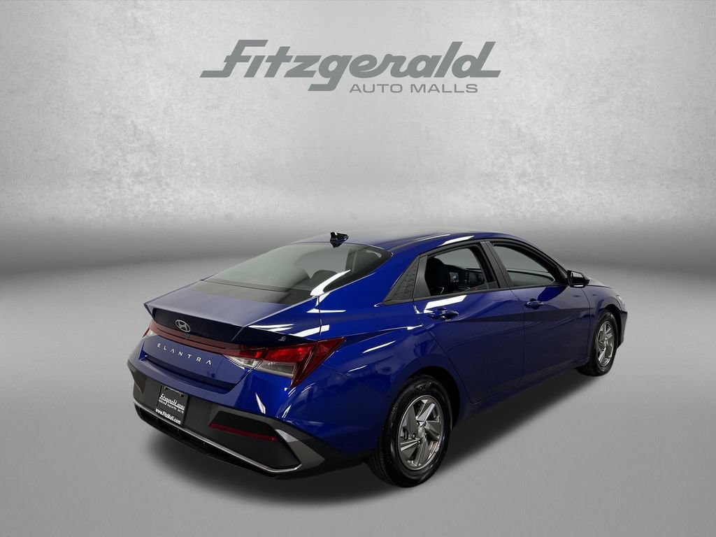 Used 2025 Hyundai Elantra SE w/ Cargo Package FWD image 6
