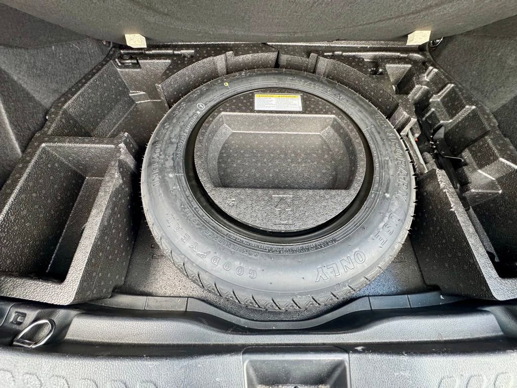 Used 2019 Toyota C-HR LE image 11