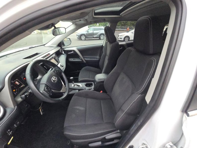 Used 2018 Toyota RAV4 XLE image 12
