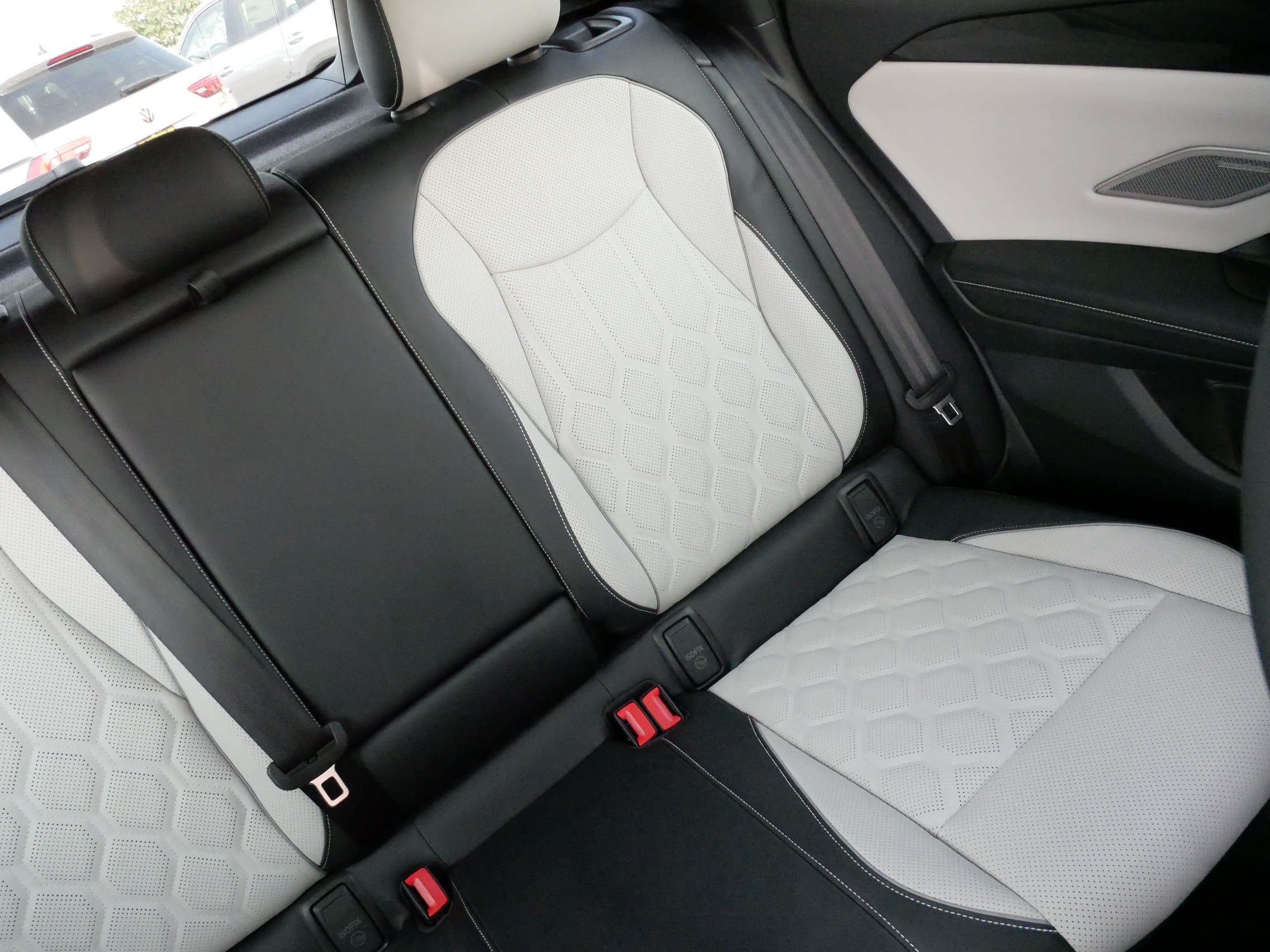 Certified 2025 Volkswagen Tiguan SEL R-Line AWD/4WD image 14