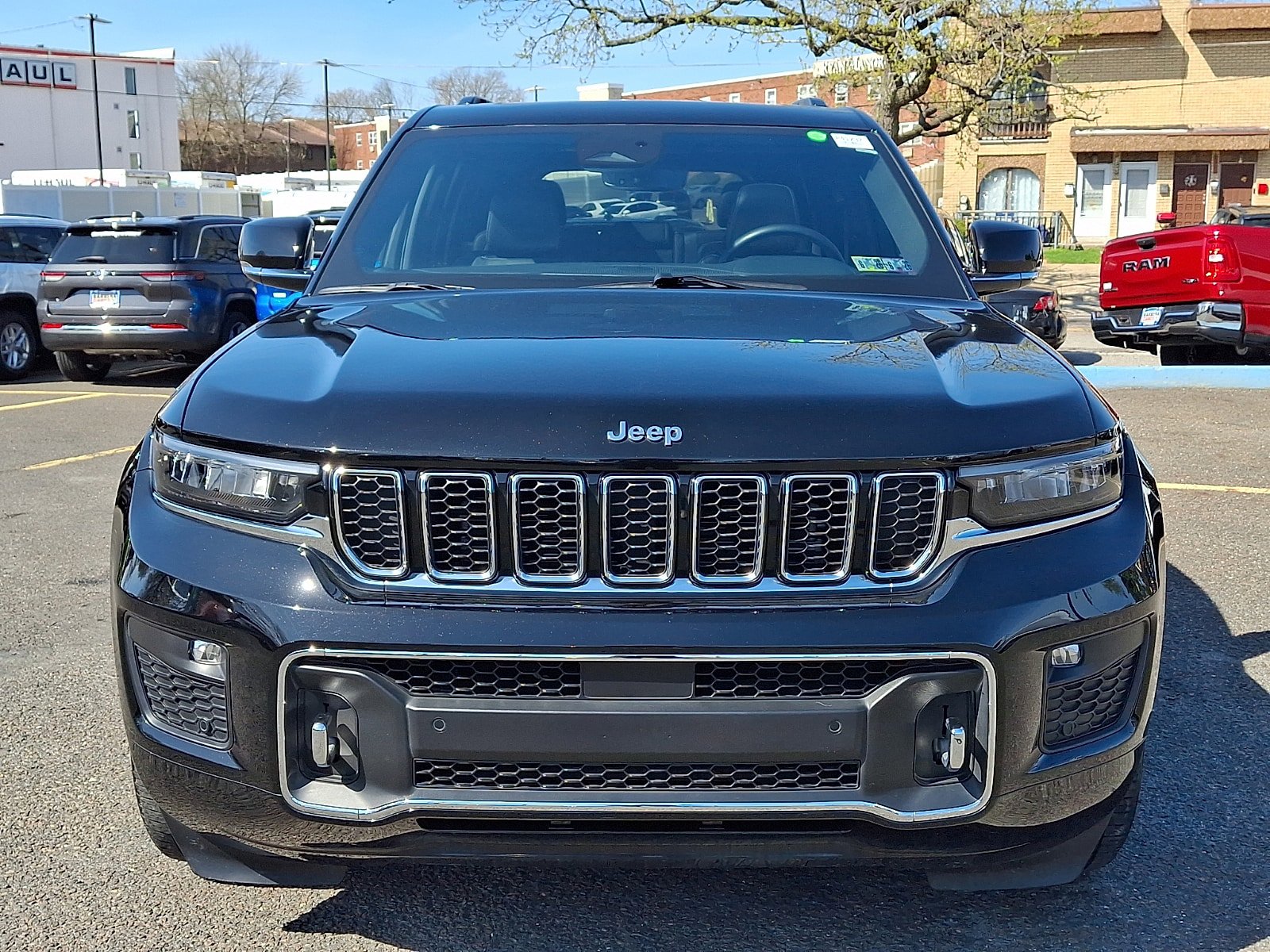 Used 2023 Jeep Grand Cherokee Overland AWD/4WD image 2