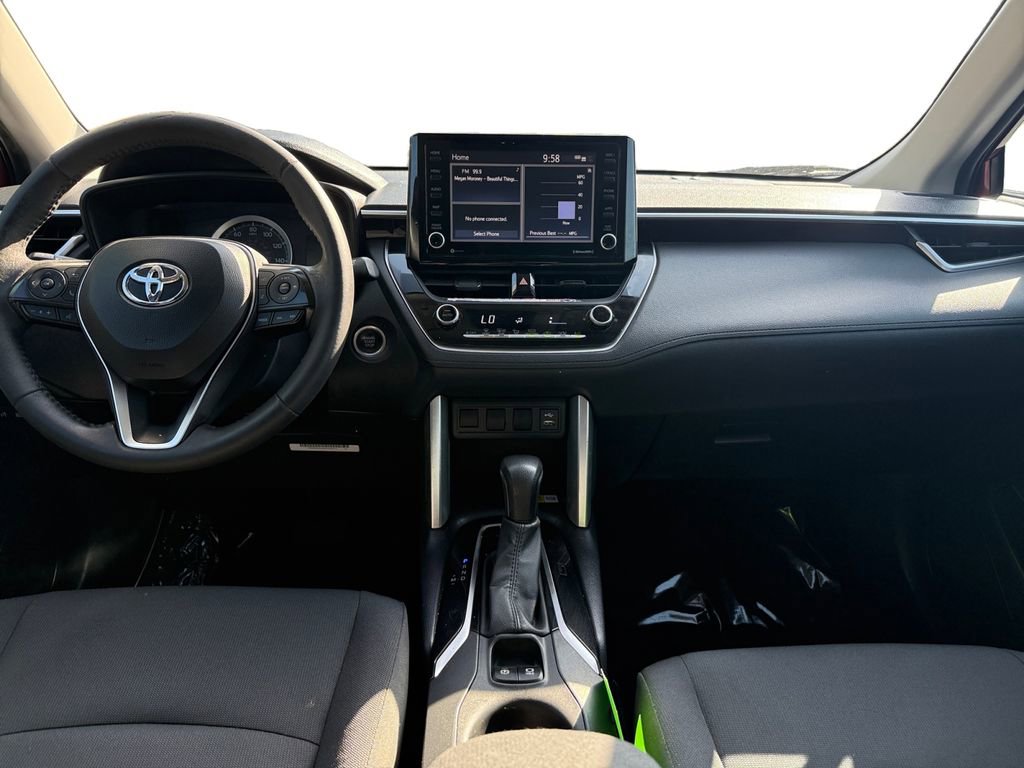 Used 2022 Toyota Corolla Cross LE w/ Moonroof Package FWD image 11
