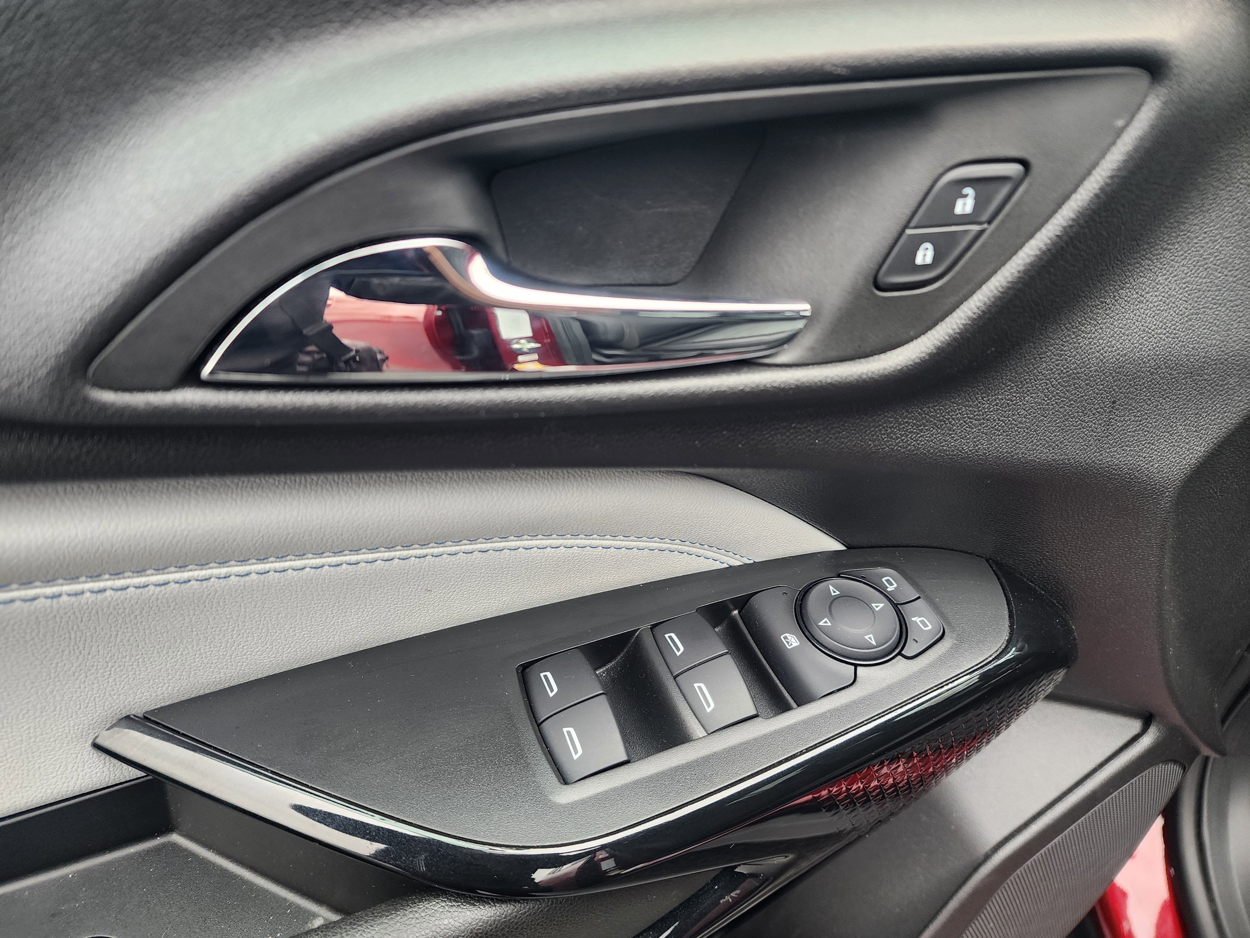 Used 2025 Chevrolet Trax LT w/ LT Convenience Package image 24