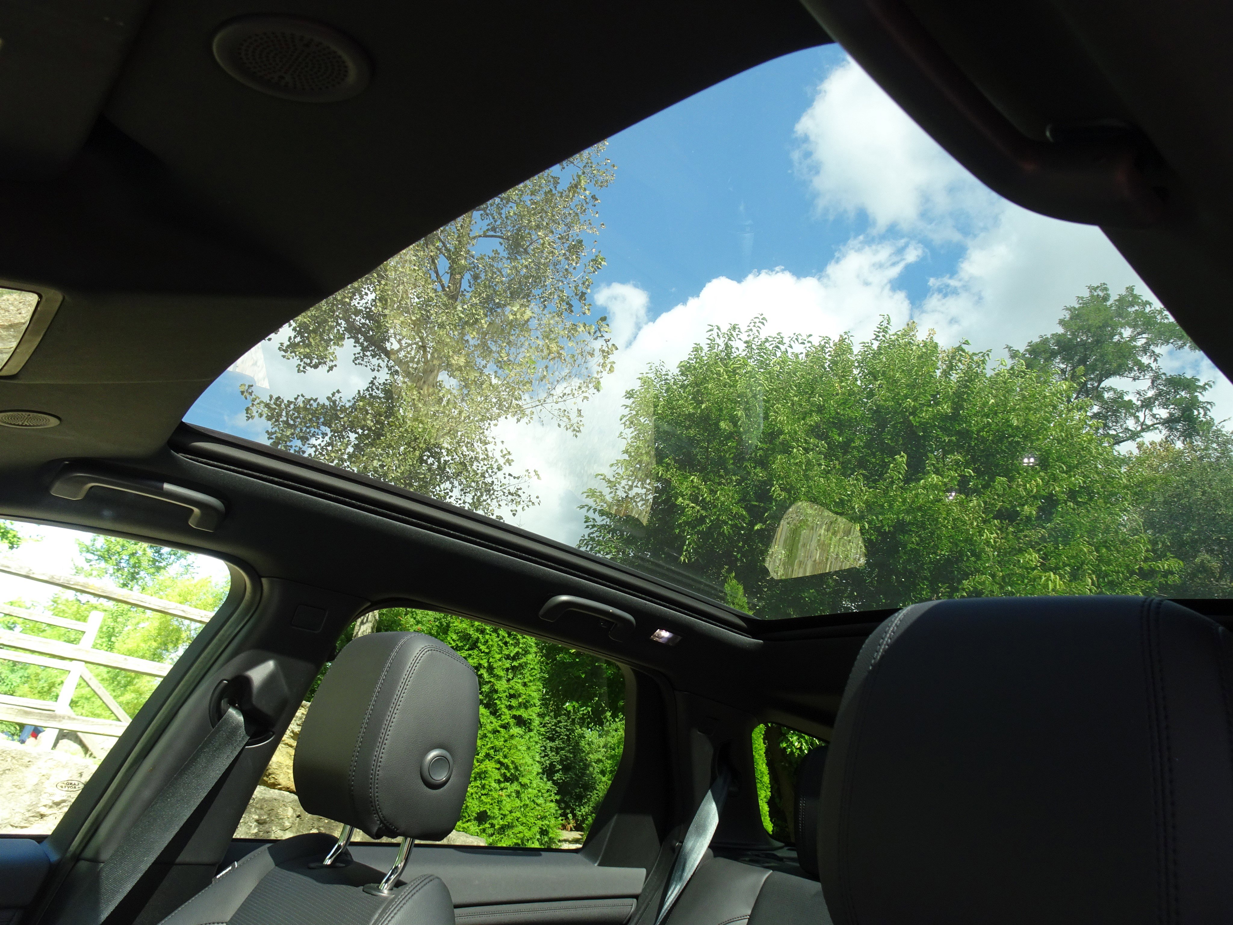 Used 2023 Land Rover Discovery Sport SE image 17