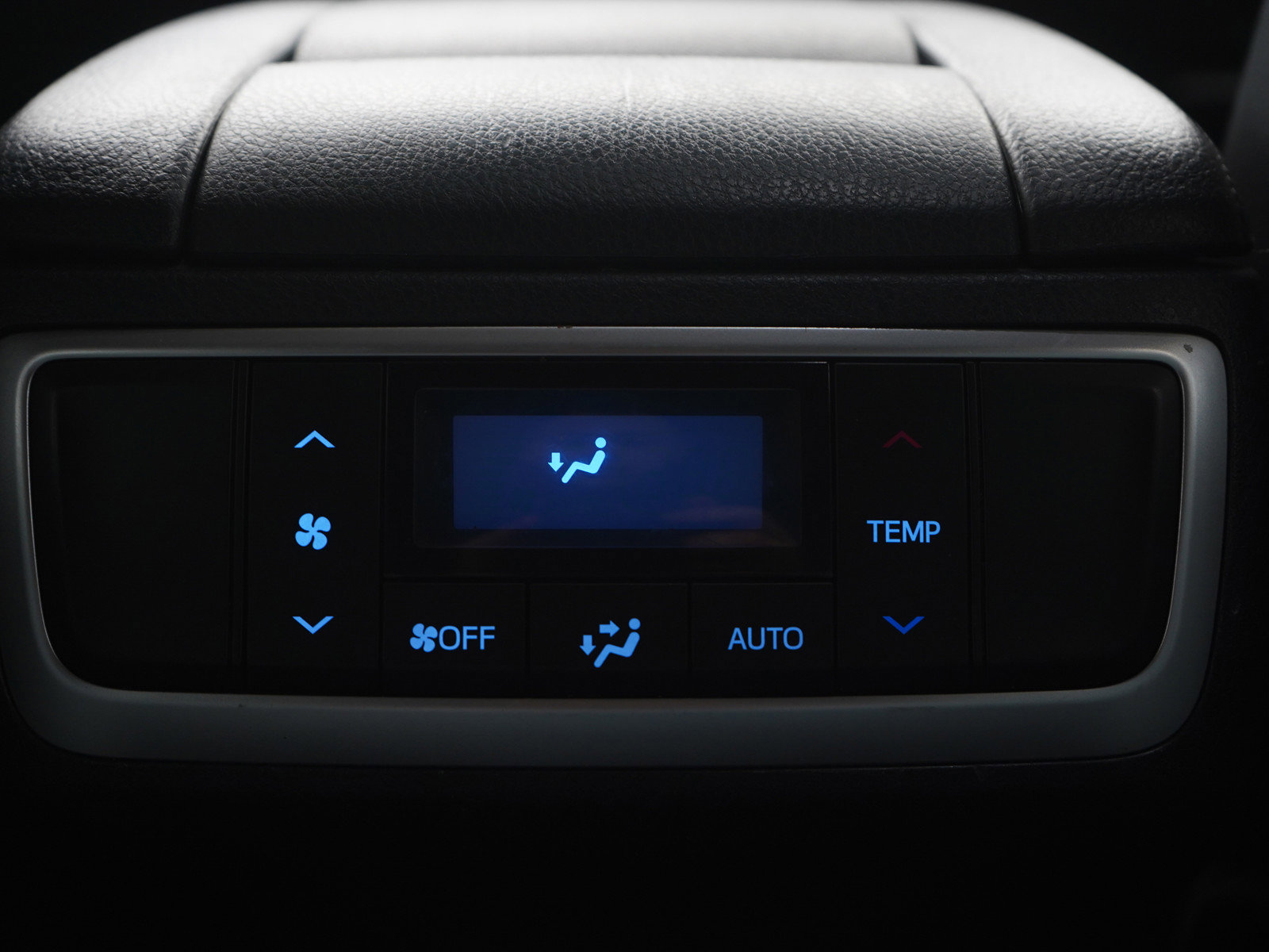 Used 2019 Toyota Highlander XLE AWD/4WD image 23