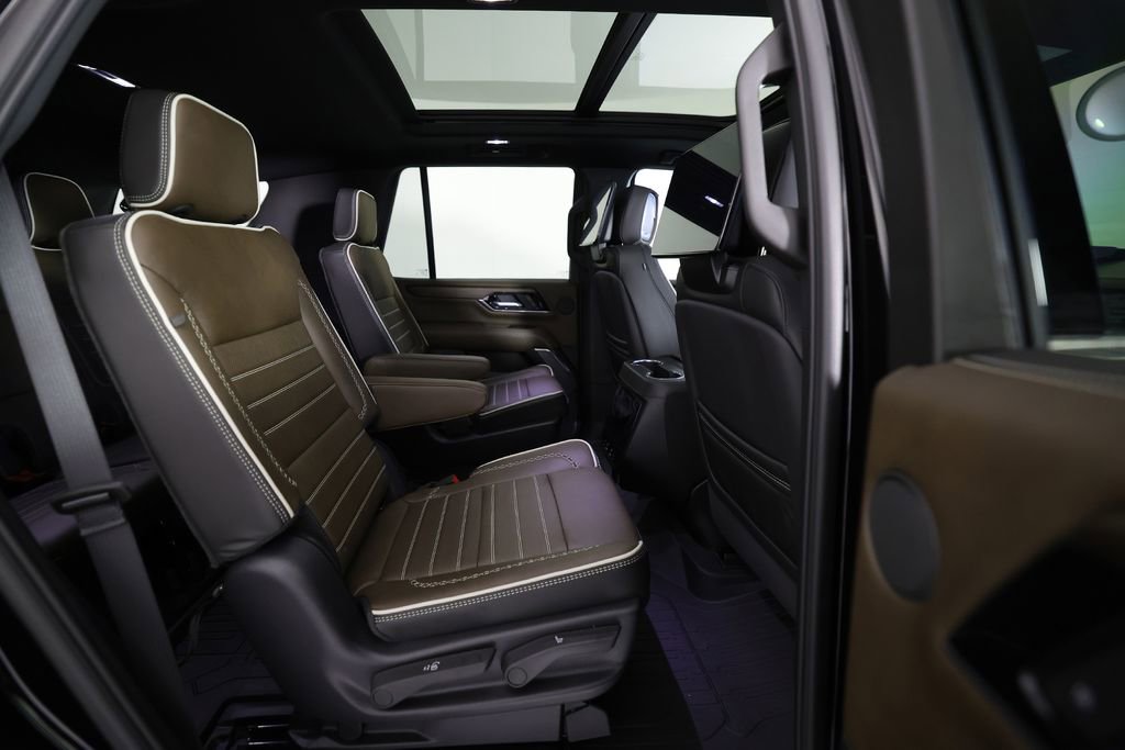 Used 2026 GMC Yukon Denali Ultimate w/ LPO, Floor Liner Package AWD/4WD image 11