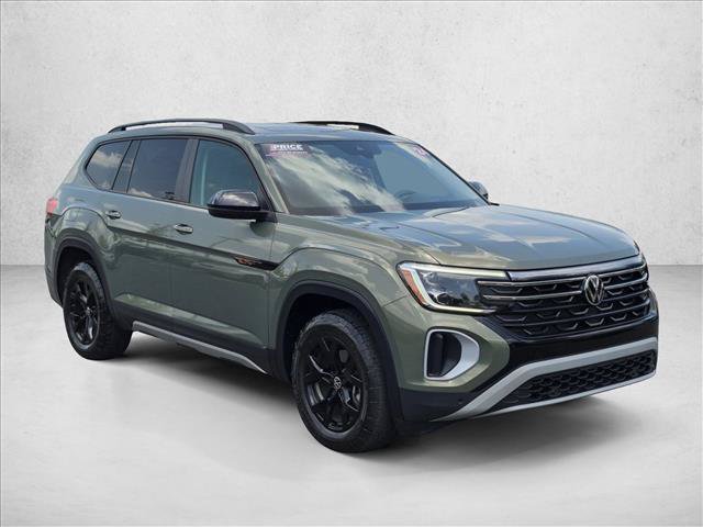 Used 2024 Volkswagen Atlas Peak Edition SEL AWD/4WD image 3