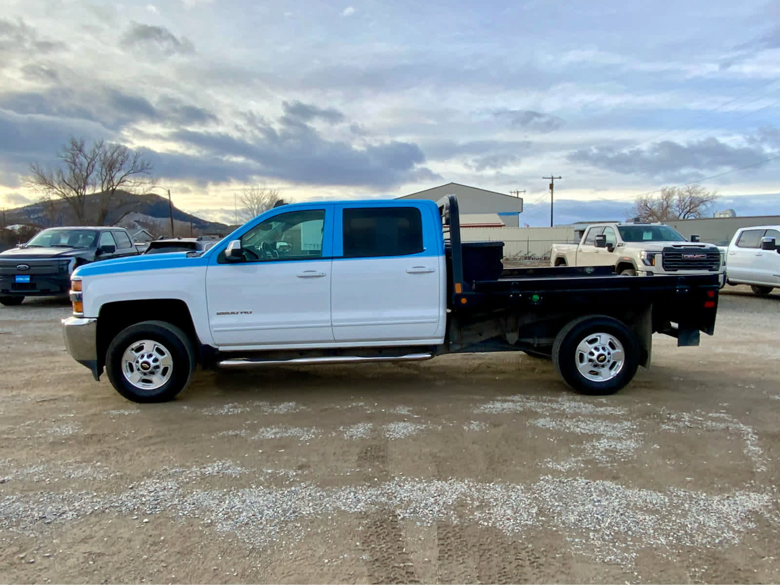 Used 2015 Chevrolet Silverado 2500 LT image 2
