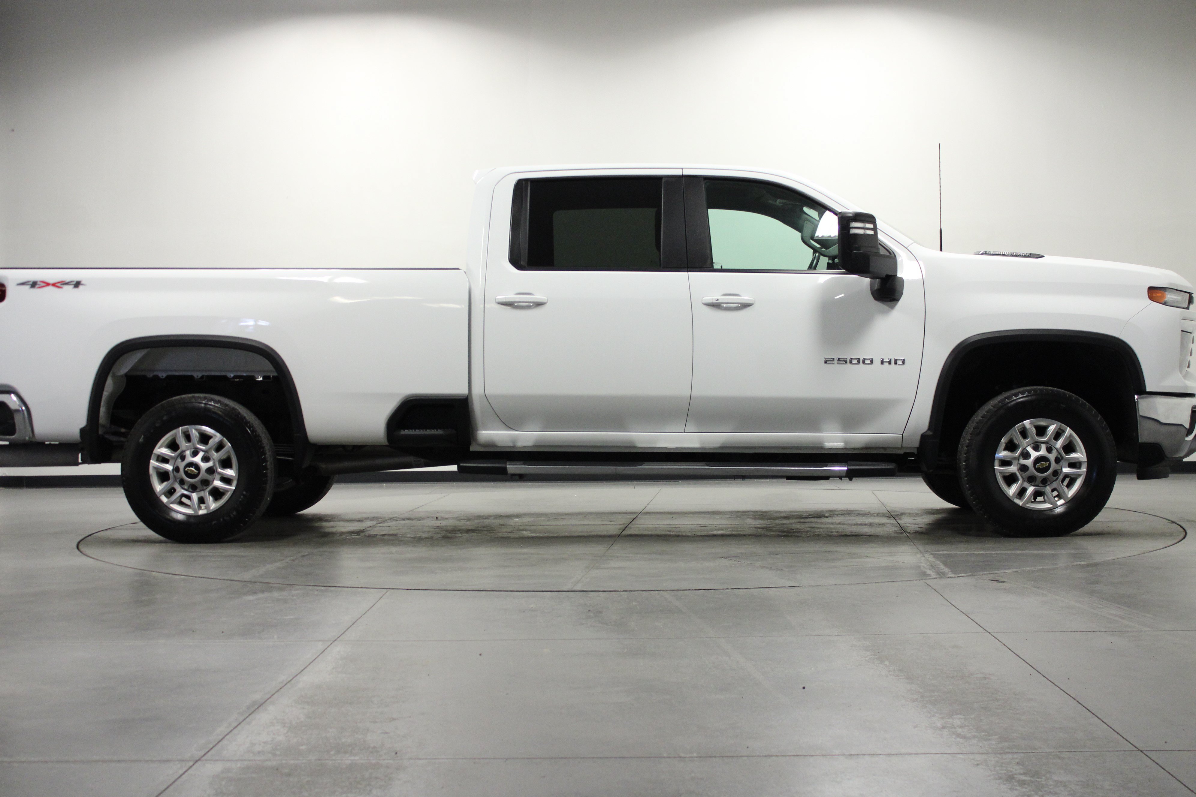 Used 2025 Chevrolet Silverado 2500 LT w/ Convenience Package AWD/4WD image 3